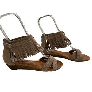 MINNETONKA Suede Ankle Fringe Low Wedge Sandals Zipper Back Taupe Brown Size 7